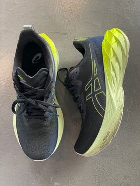 ASICS Black with Neon Yellow Running Shoes Novablast 4 Mens 7 EUR 40